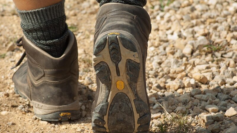 Buty trekkingowe – niezbędny element ekwipunku każdego miłośnika przygód