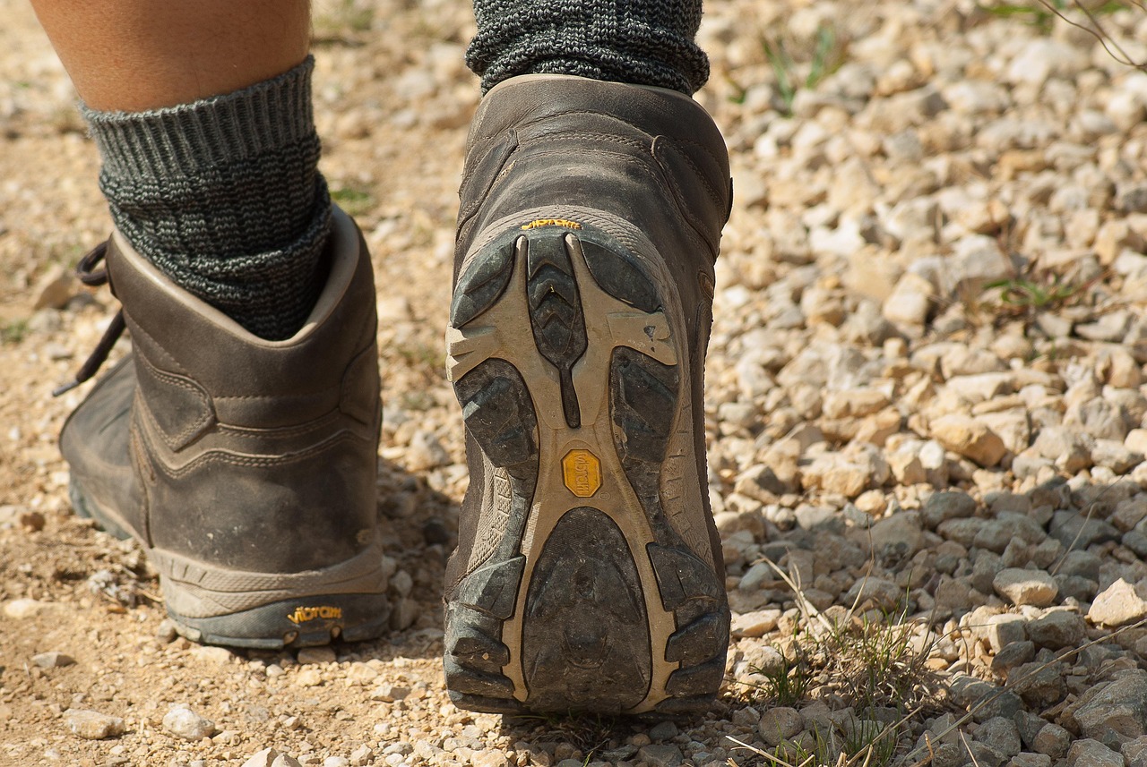Buty trekkingowe – niezbędny element ekwipunku każdego miłośnika przygód